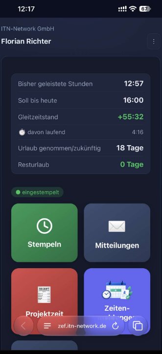 iPhone: die App im Browser, unten die schwebende Leiste mit der Adresse und dem Menü-Symbol.